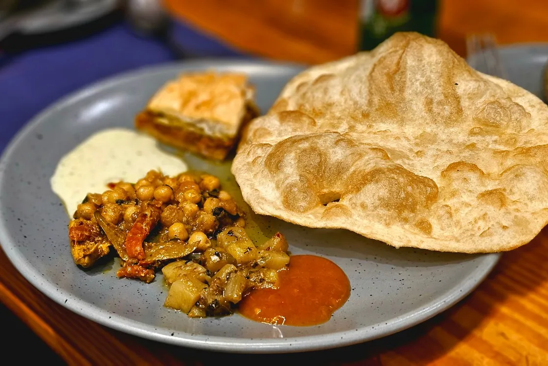 Restaurants, cafes & cloud kitchens: an example of the kind of business Grokar is built for